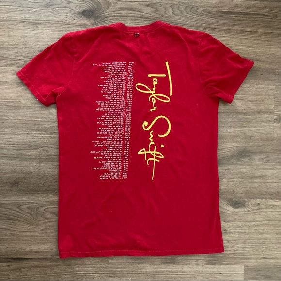 Rare Vintage Taylor Swift Concert Tee 2011 Size S - M Short Sleeve Graphic Tee - Picture 6 of 10